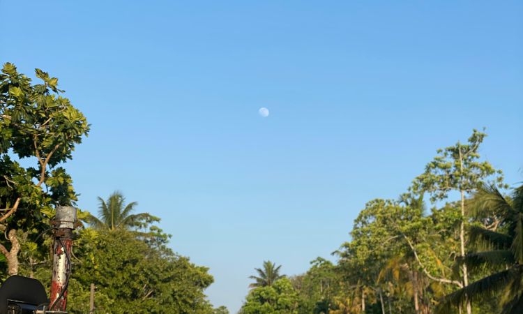 Mond im Oktober in Sri Lanka