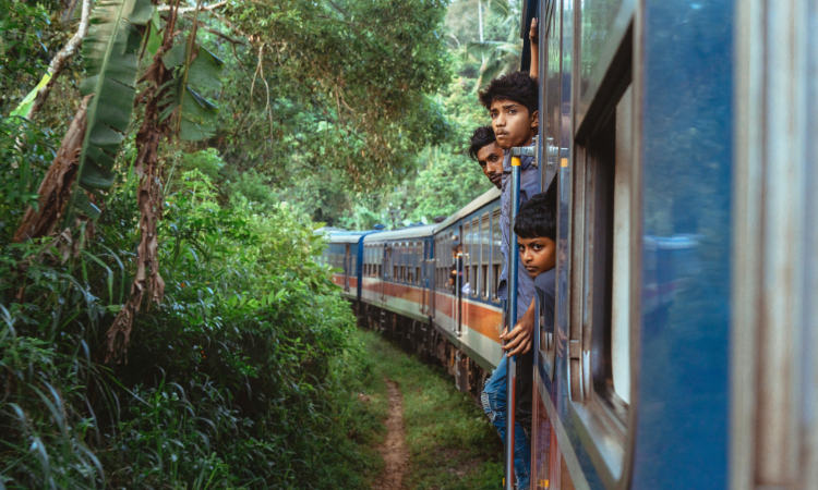 Sri Lanka mit Kindern: Eine Zugfahrt durch das Hochland
